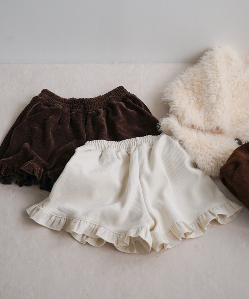 frilly short pants`ذ