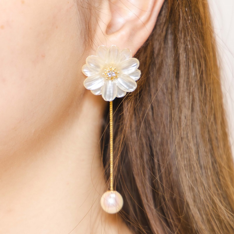 pearly cosmos earring 〜ﾊﾟｰﾘｰｺｽﾓｽｲﾔﾘﾝｸﾞ
