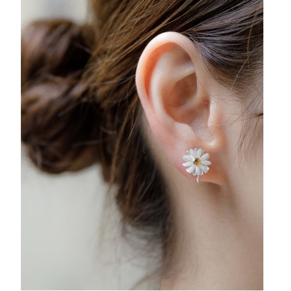 snow daisy earring 〜ｽﾉｰﾃﾞｲｼﾞｰｲﾔﾘﾝｸﾞ
